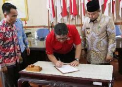 Penandatanganan Memorandum of Understanding (MoU) dilakukan antara PT Cemindo Gemilang dengan Walikota Bengkulu Helmi Hasan