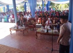 Walikota Bengkulu H. Helmi Hasan saat pengajian rutin bulanan yang diikuti BKMT se-Kota Bengkulu beserta masyarakat di Balai Kota
