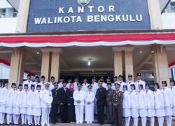 Upacara peringatan HUT RI Ke 71 di halaman Kantor Walikota