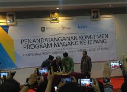 Plt Gubernur Bengkulu Rohidin Mersyah menandatangani komitmen Program magang ke jepang 