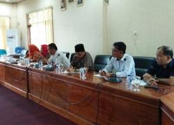 Komisi II DPRD Kota Hearing dengan Camat dan Lurah Kampung Melayu