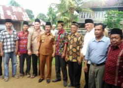 Bupati Bengkulu Tengah Ferry Ramli Foto Bersama dengan Keluarga Besar Raden Sandang 