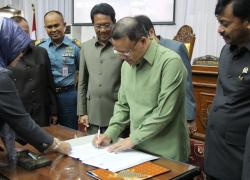  Raperda Pertanggungjawaban Pelaksanaan APBD Provinsi Bengkulu Tahun Anggaran 2017 ditetapkan menjadi Perda