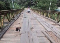 Jembatan Penghubung Pusat Perkantoran Benteng Rusak Parah